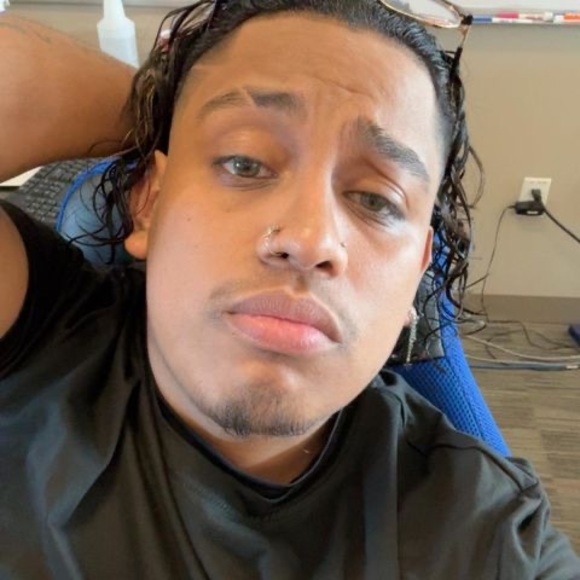 Meet your Posher, Isaias - Picture 1 of 1